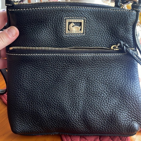 Dooney & Bourke Black Leather Purse with adjustable shoulder strap - Picture 2 of 4